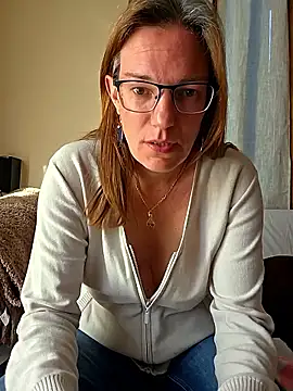 SpiceLea online show from April 8, 8:05 am