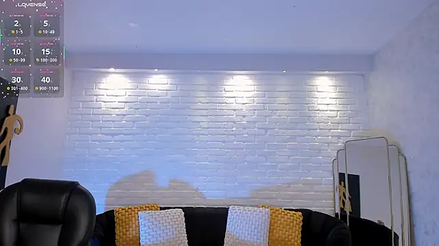 CarolineGraceX online show from October 23, 11:05 am