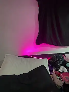 aliensexy online show from February 28, 11:59 pm