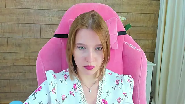 Snapshot of LiliLinn chatting on September 9, 1:33 pm LiliLinn online show from September 9, 1:33 pm
