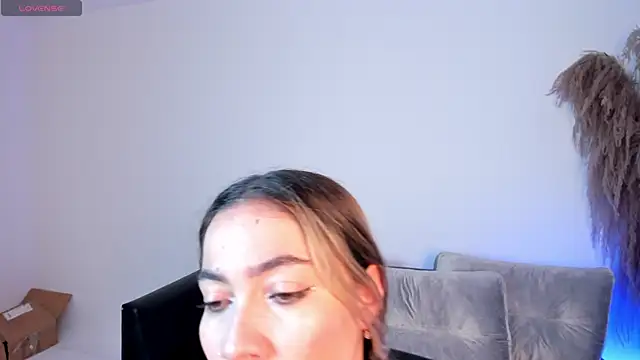 Alessia Taylorr online show from December 2, 11:45 am