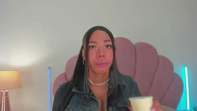 Nicole Paradise online show from April 10, 12:55 pm