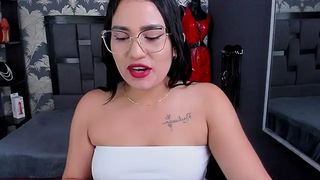 Snapshot of Cumming_Tiffani chatting on October 1, 1:16 pm Cumming Tiffani online show from October 1, 1:16 pm