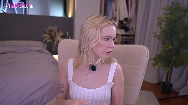 LexieLoree online show from March 21, 3:22 am