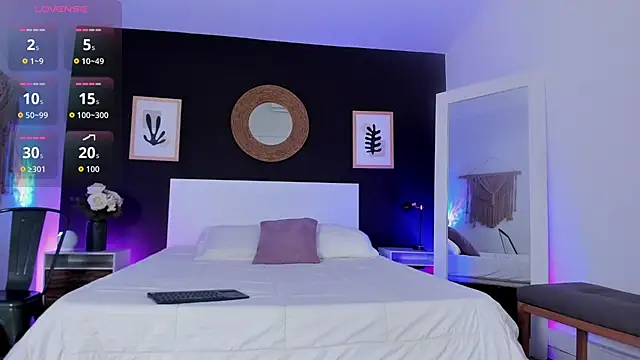 VioletPaket online show from February 22, 1:12 pm