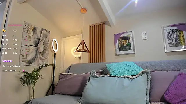 mia nevaeh online show from November 3, 9:30 pm