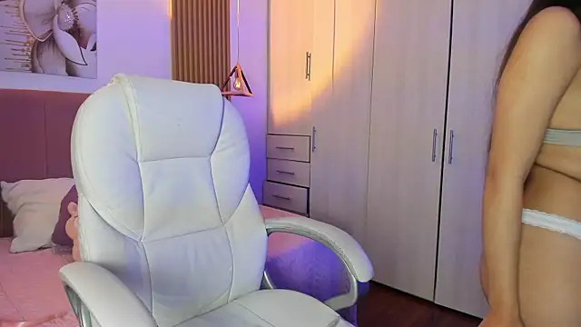 mia nevaeh online show from October 29, 10:45 pm