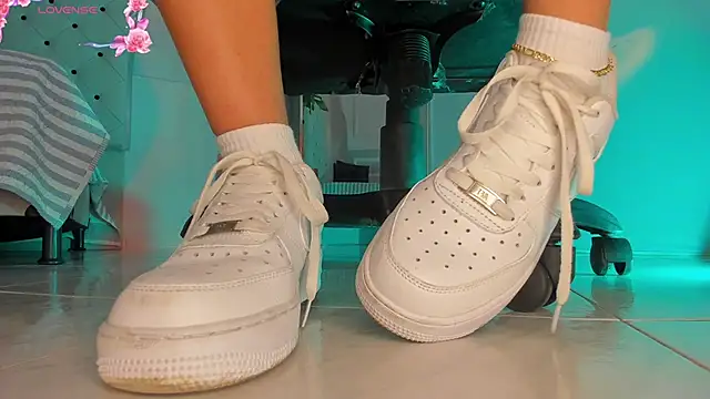 charlotte  grey online show from January 31, 7:45 pm