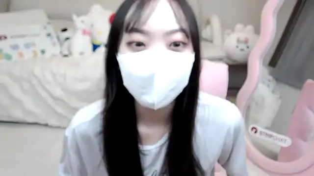 momo room online show from October 4, 6:30 am