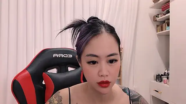 witch-39 online show from April 18, 4:04 am