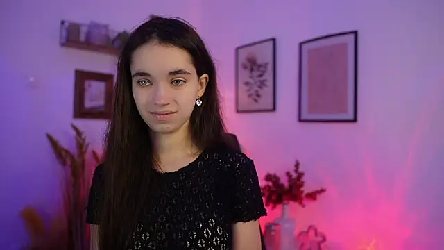 Gia Paige18 online show from December 2, 2:19 pm