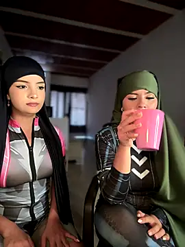 lalilamassu1 online show from December 17, 8:35 pm