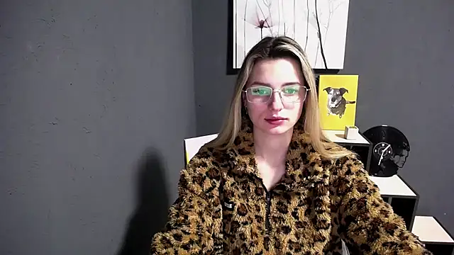 lady olivia  online show from March 5, 1:29 pm