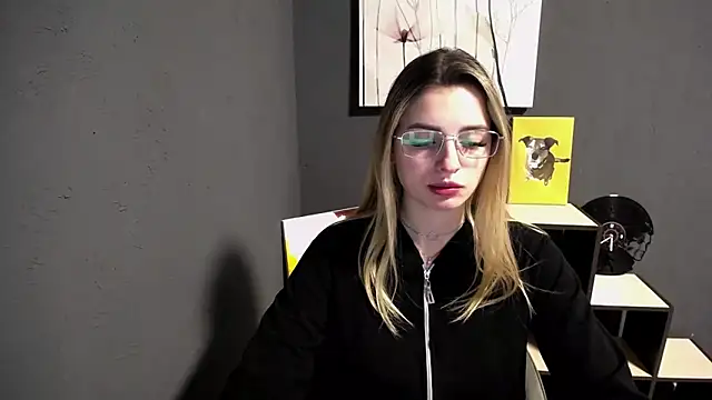 lady olivia  online show from April 27, 12:13 pm