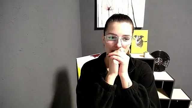 lady olivia  online show from December 18, 5:18 pm