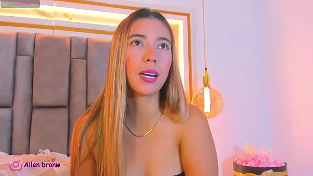 Snapshot of elianabrown chatting on October 7, 8:46 pm elianabrown online show from October 7, 8:46 pm