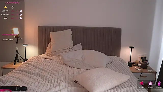 arielbell  online show from April 23, 1:02 pm