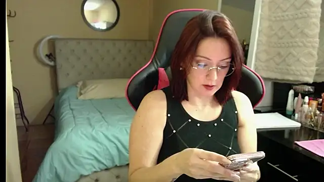 Carol Scottt online show from September 26, 8:39 pm