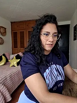 Thaliacooper  online show from September 12, 6:37 pm