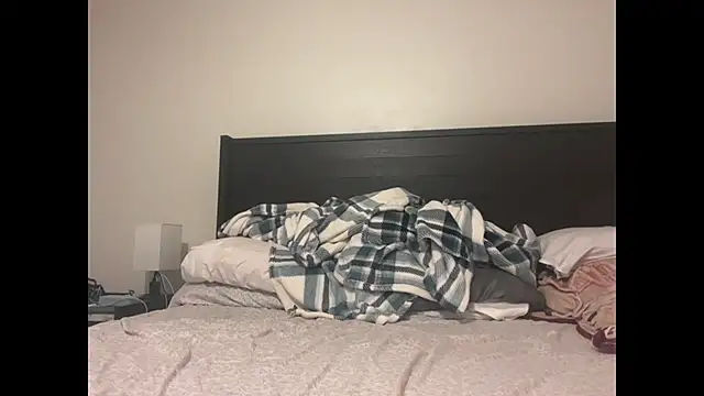 Snapshot of QueenLolaX chatting on October 17, 3:10 am QueenLolaX online show from October 17, 3:10 am