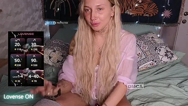 GoodGirl0024 online show from March 19, 9:08 pm