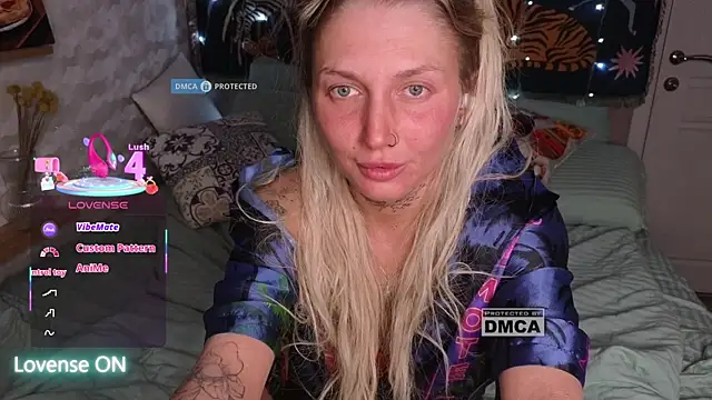 GoodGirl0024 online show from April 17, 9:50 pm