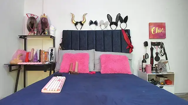 emmily giraldo online show from November 28, 2:31 pm