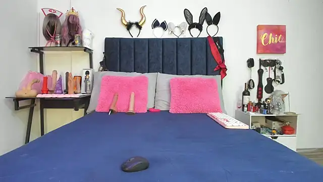 emmily giraldo online show from November 13, 1:10 pm