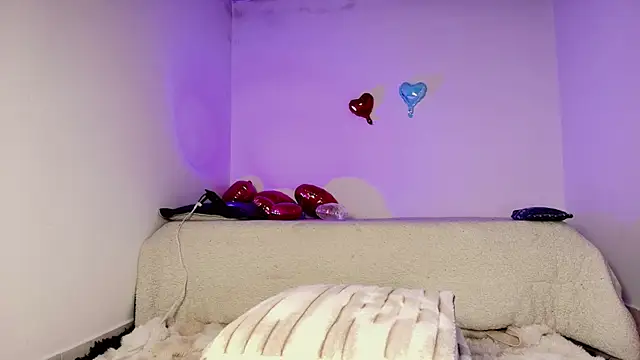 Madeline Dreams online show from March 30, 2:05 pm