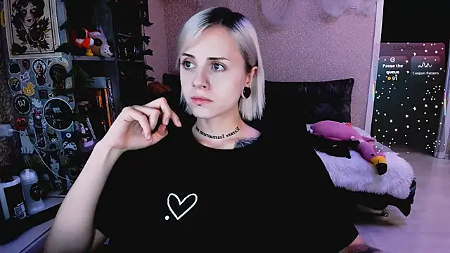 NaniMoore online show from November 6, 8:26 pm