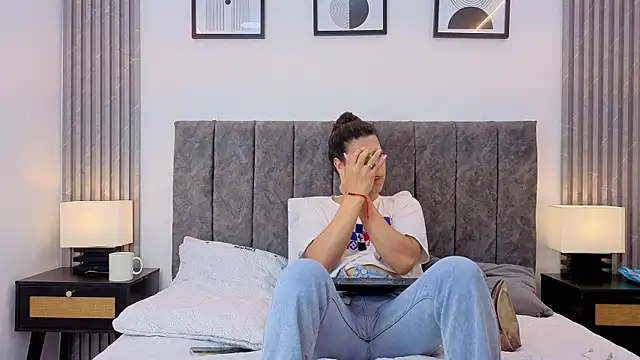 Luciana Ortiz1 online show from December 23, 5:00 am