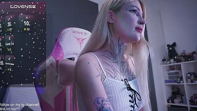 fraulein mooon online show from November 4, 5:18 pm