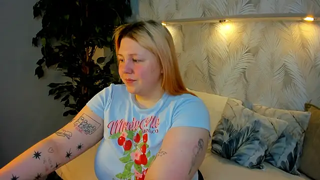 Ruth Oliver online show from November 22, 1:08 am