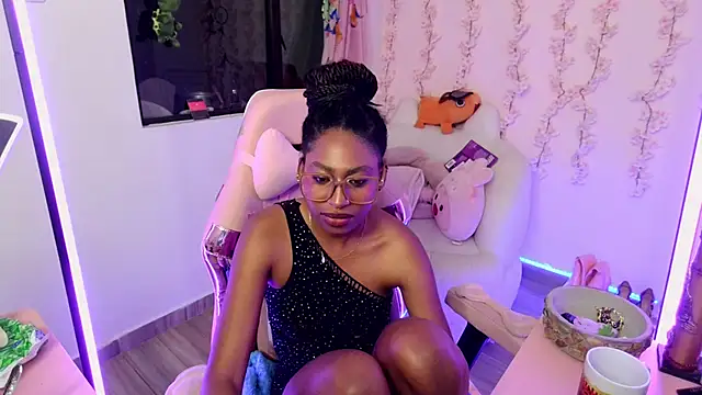 Queen perla  online show from December 18, 11:31 pm