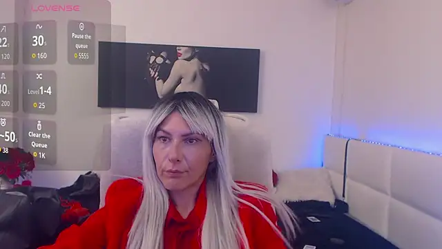 EvelynQueenn online show from October 18, 11:57 am
