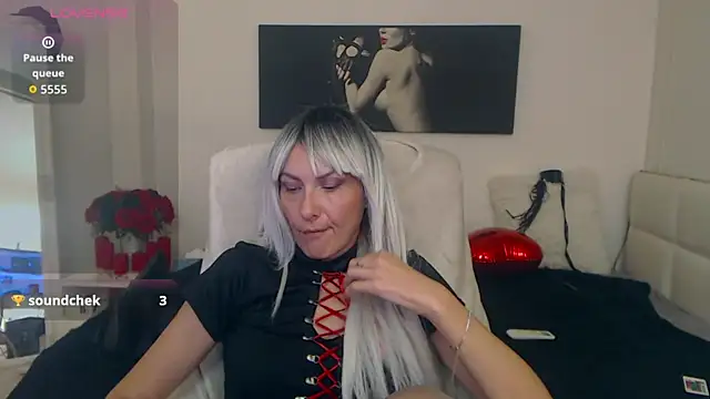 EvelynQueenn online show from October 20, 7:33 am
