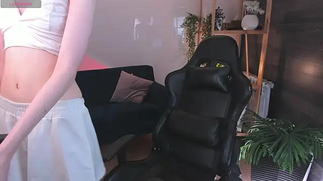 Snapshot of Mia_Cheers chatting on October 12, 2:19 pm Mia Cheers online show from October 12, 2:19 pm