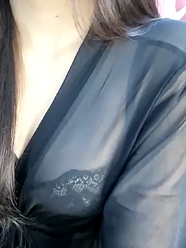 Snapshot of _Linez_ chatting on November 1, 6:45 pm Linez online show from November 1, 6:45 pm