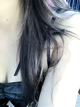 Snapshot of _Linez_ chatting on October 8, 6:23 pm Linez online show from October 8, 6:23 pm