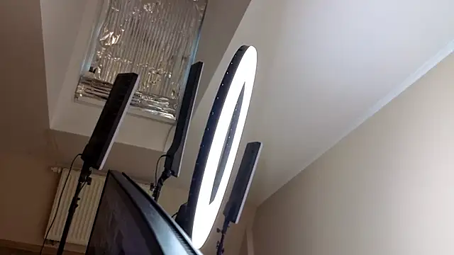 MagicPeachh  online show from April 7, 1:02 pm