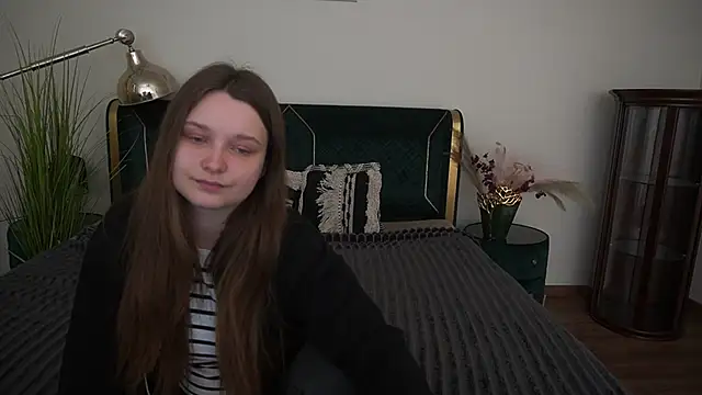 MagicPeachh  online show from June 1, 6:15 am