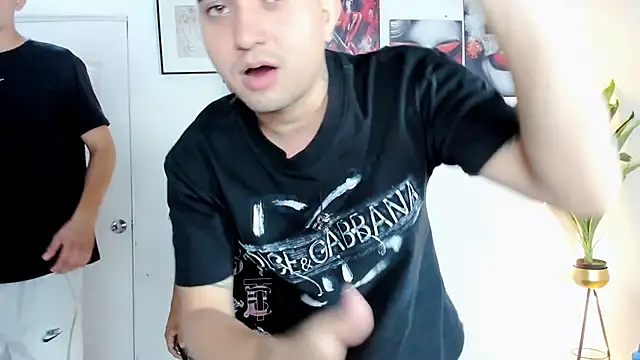 oversizedxguys online show from April 13, 1:29 am