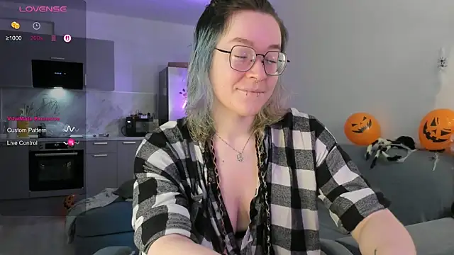 alisahug online show from October 27, 8:10 am