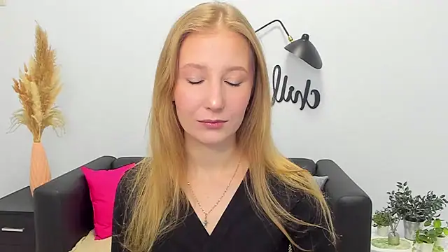 LolaWilsons online show from December 15, 7:13 am