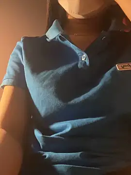 Tuongvy05 online show from April 1, 4:15 pm