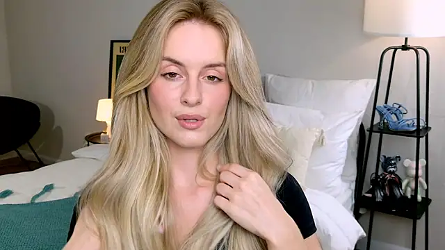 RozzitaBedberry online show from September 19, 3:11 pm