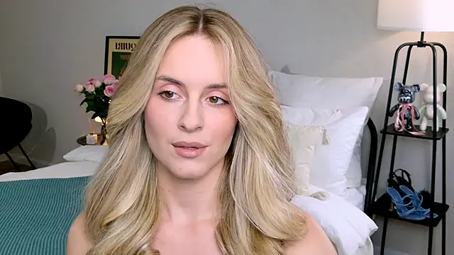 RozzitaBedberry online show from September 25, 1:10 pm