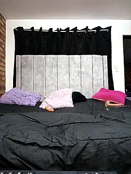 valenthottie online show from March 17, 5:44 am