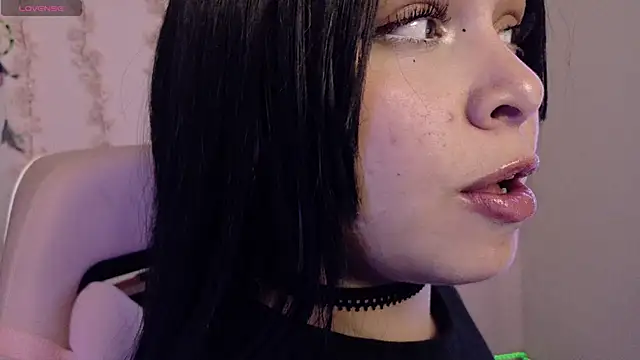 Haelycute online show from April 8, 2:14 am