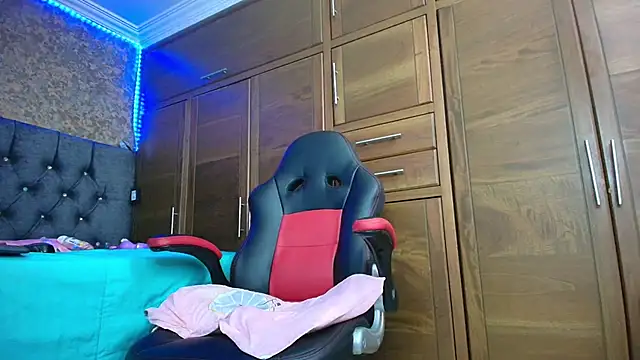 emma xuee online show from November 29, 7:29 pm